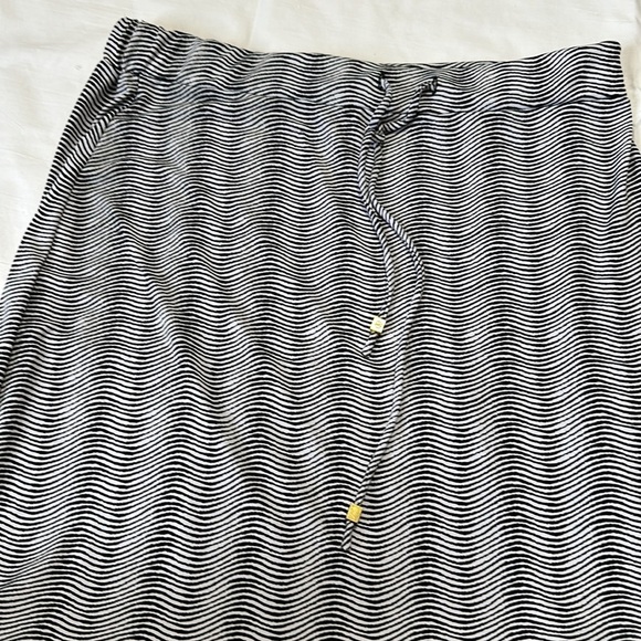 Michael Kors Maxi Skirt Medium Black Wave Print Pull On Drawstring Stretch - Picture 3 of 5